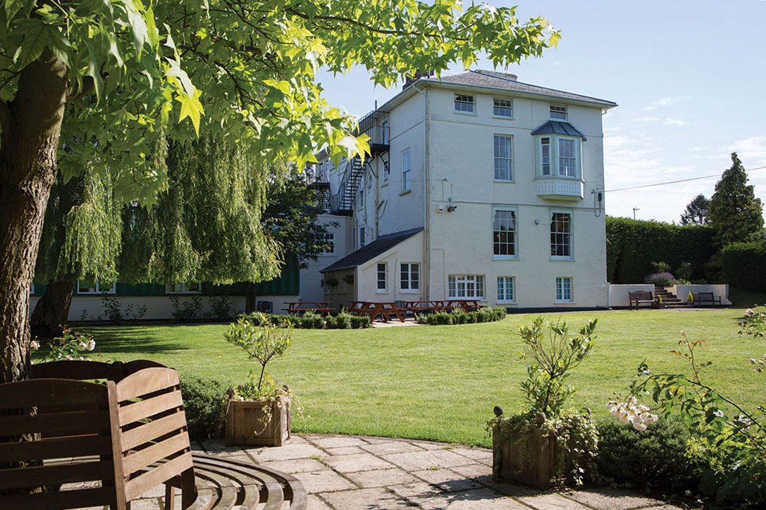 Cambridge Academy of English Adult and Teenage Homestay School