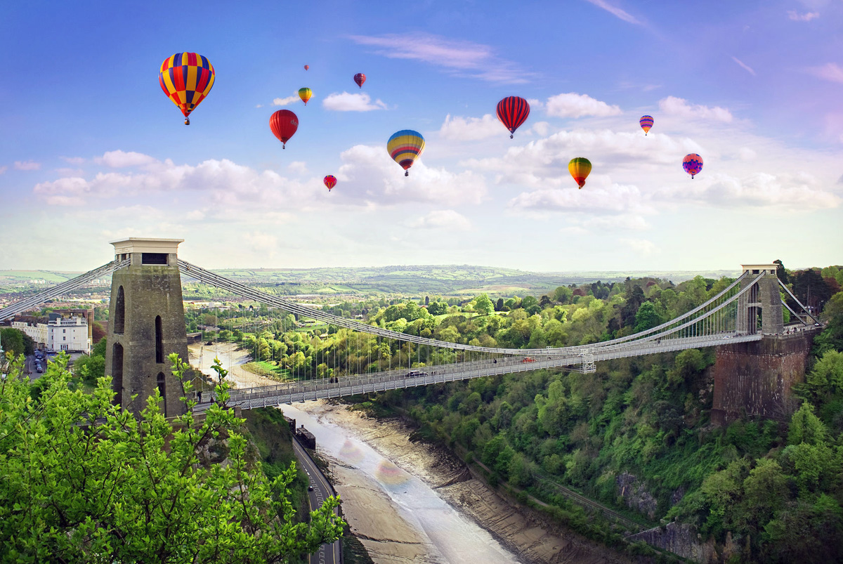 The Bristol Balloon Fiesta over the Clifton bridge