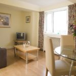 Appartamento con camera da letto e salone degli appartamenti Chelsea Cloisters a Londra