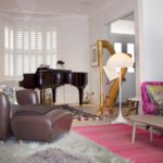 Il salone nella sistemazione in famiglia deluxe della Frances King 