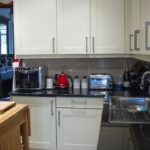 La cucina nella sistemazione in famiglia premium della Frances King 