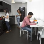 La cucina nel residence per studenti Curve Student a Londra