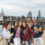 Gli studenti Frances King a Southbank a Londra