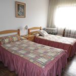 Twin bedroom of a Colegio de España homestay accommodation