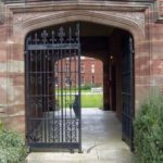 Il cancello principale del Girton College