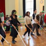 Gli studenti della scuola Emerald Cultural Institute celebrano il giorno di San Patrizio a Dublino
