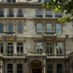 L'edificio per famiglie in estate della scuola Frances King a Grosvenor Gardens, Belgravia, Londra