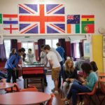 Gli studenti nella sala comune della Cambridge Academy of English