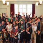 Gli studenti della scuola Emerald Cultural Institute celebrano il giorno di San Patrizio a Dublino