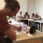 Gli studenti della scuola di lingue France Langue Biarritz in classe