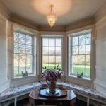 Una finestra della Drawing room della scuola Trebinshun House