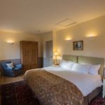 La stanza da letto king-size del Coachman's Cottage