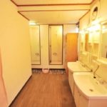 Un bagno del residence studentesco della scuola Genki di Tokyo