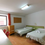Una stanza da letto doppia del residence studentesco Aula Magna San Pablo 