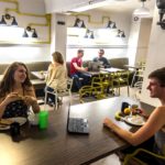 La cucina in comune del Residence USA a San Francisco