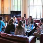 Uno dei salotti per studenti alla ELC di Brighton