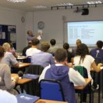 Test di livello nell'aula magna della ELC di Brighton