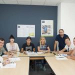 Una classe presso la ESE Adult School