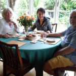 Uno studente a cena con una famiglia ospitante della scuola English in Chester