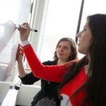 Gli studenti della NESE di Boston in classe