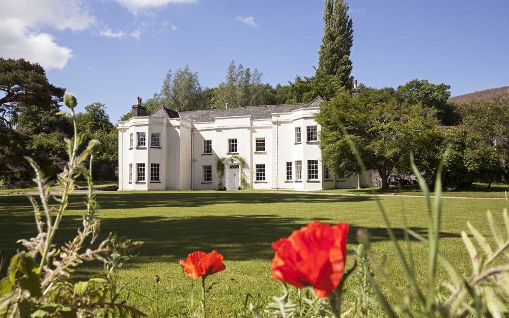 professional-corporate-english-language-training-courses-for-companies-business-executives-managers-trebinshun-house-residential-campus-england-wales-uk