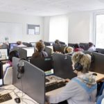 Studenti in classe presso il CERAN Spa chateaux (l'edificio principale della scuola)