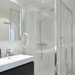 Un bagno del residence della CERAN Spa 