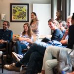 Uno studente della CERAN Spa intrattiene i suoi colleghi