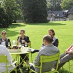 Gli studenti della CERAN Spa si rilassano in giardino