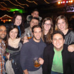 Studenti al mercatino di natale a Leeds