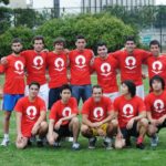 Gli studenti della scuola Converse giocano a football