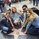 Gli studenti della ELC Los Angeles in bicicletta sulla pista ciclabile di Venice