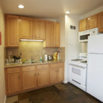 Una cucina della Brezza Apartments a Santa Barbara