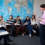 Gli studenti della NESE di Boston in classe