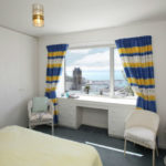 Una camera con vista mare dei Rosa Executive Apartments