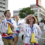 Gli studenti della scuola Genki Fukuoka al Daijayama festival