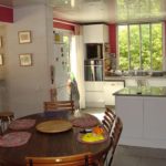 A kitchen in the France Langue Bordeaux homestay accommodation