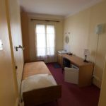 A bedroom in the Maison Des Lycéennes summer residence 
