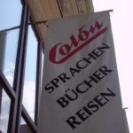 La bandiera della scuola Colón Language Center