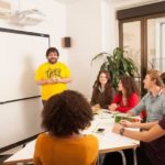 Gli studenti della scuola Eureka in classe