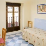 Una camera da letto singola di un monolocale della scuola Eureka