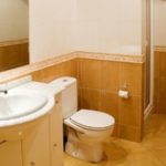 Il bagno di un appartamento condiviso presso la stessa struttura della scuola Eureka