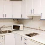 La cucina di un monolocale della scuola Eureka