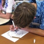 Gli studenti della scuola Genki Fukuoka ad una classe di disegno manga