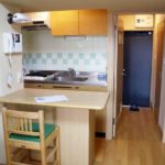 Una cucina di un appartamento privato della scuola Genki Fukuoka