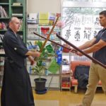 Gli studenti della scuola Genki Fukuoka ad una lezione di Toujutsu