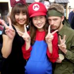 Gli studenti della scuola Genki Fukuoka in cosplay