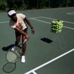 I campeggiatori del Camp Eagle Hill giocano a tennis