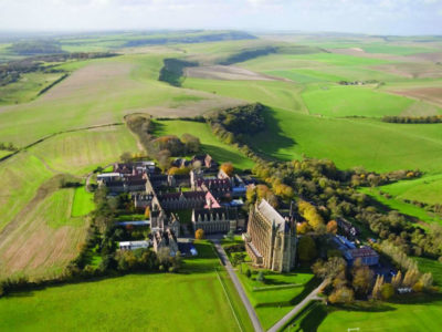 Corsi di lingua inglese-centro estivo vacanza studio estero-adolescenti junior college colleggio scuola campus in inghilterra europa