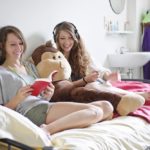 Gli studenti in una camera da letto del Juniors Ferrières campus della scuola CERAN